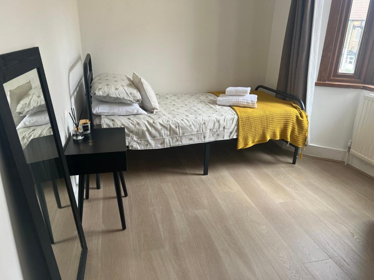 Hotel The Leyton Oasis Londyn Zewnętrze zdjęcie